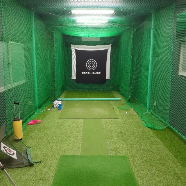 皆様お疲れ様ですm(_ _)m
この頃急に寒さが増し冬の到来を感じる季節になってきましたね🥶
そんな寒い季節こそ「インドア練習場」で練習しませんか‼️
って事で現在当店では新規会員様を募集致しておりますm(_ _)m
当店、3階建てとなっており
1F工房と作業場(アイアン、ウエッジ等の研磨及びヘッド塗り替え等)
2F打席練習場(奥行きがあるのでアプローチ練習もしっかり出来ます❗)
3Fパター練習場
となっております。

体験コ－スは無料、入会金も現在は無料となっておりますので是非お近くの方はお気軽にお越し下さいませ❗

詳しい料金等は
「DOGLEG&STATUSJAPAN」
で検索して頂ければ出て来ると思いますのでご興味のある方は検索してみて下さい。

愛知県江南市古知野町瑞穂140
DOGLEG&STATUSJAPAN
☎️0587502561
※お越しの際は事前にお電話にて確認のうえお越し下さいます様お願いいたしますm(_ _)m

#愛知県ゴルフ工房
#愛知県室内ゴルフ練習場
#愛知県インドアゴルフ
#愛知県インドアパター練習場
#愛知県室内パター練習場
#地クラブ愛知県
#カスタムゴルフショップ
#特注ゴルフクラブ
#オリジナルゴルフクラブ
#ゴルフクラブヘッド塗り替え 
#スカイトラック